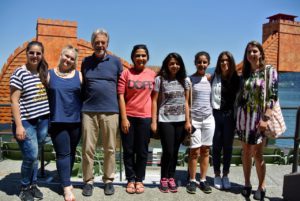 I visited Bregenz with the musicians a few days ago. Everyone in this picture except me is really good at singing. 